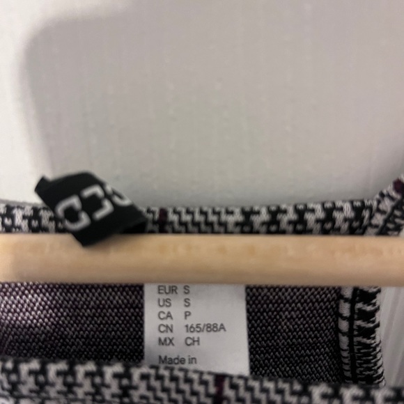 H&M crop top - Picture 3 of 3